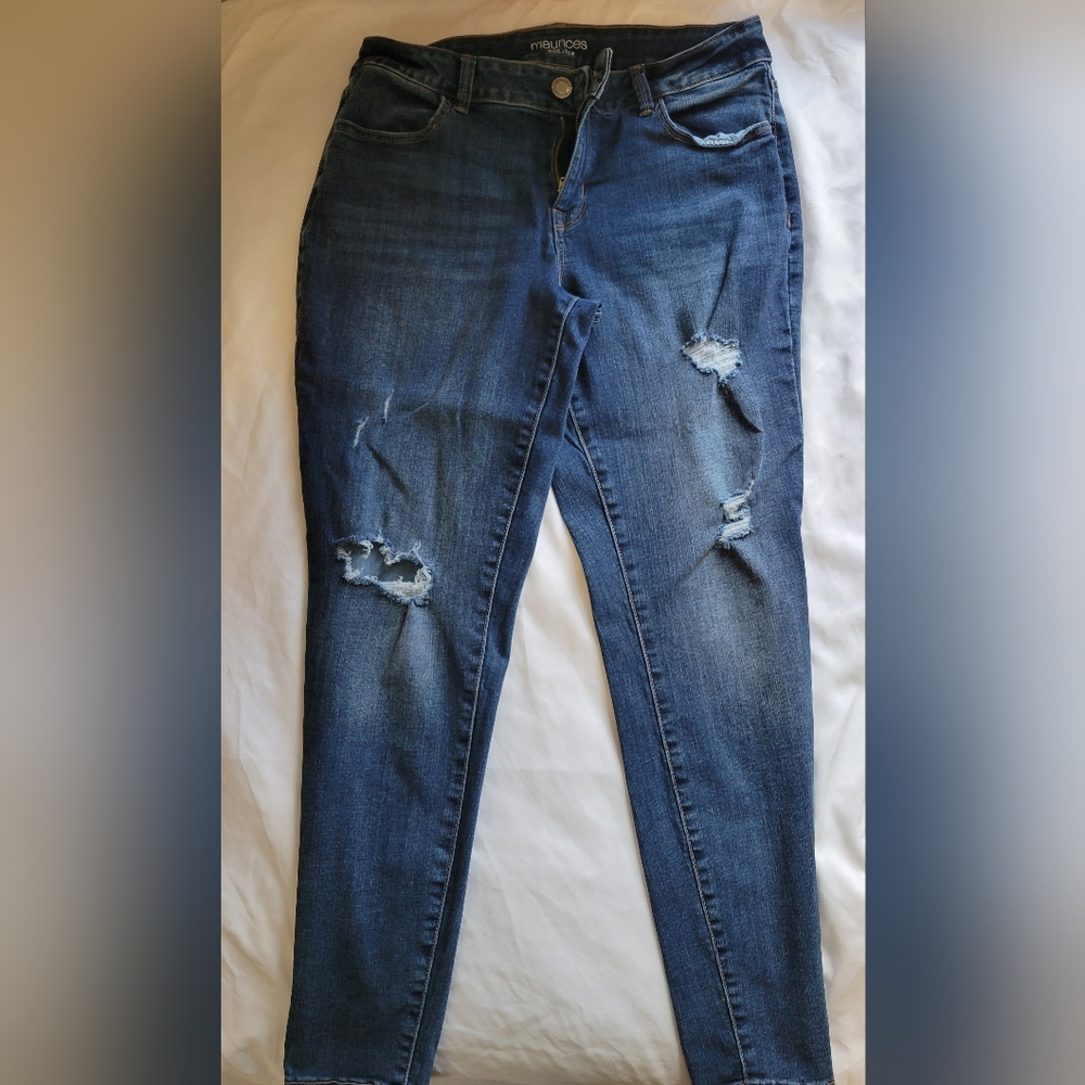 Maurices Mid Rise Skinny Blue Jeans Jeggings Size Large, Distressed